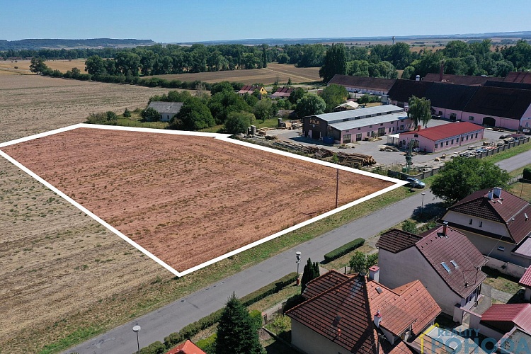 Prodej pozemku 8.572 m2 v Chroustovicích 