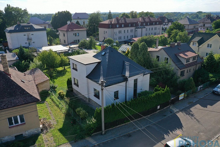 Prodej rodinného domu 4+kk se zahradou a garáží v Opočně